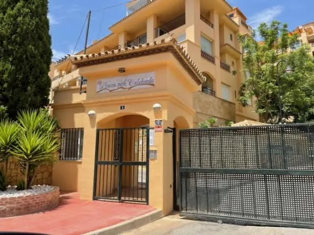 3 Bedroom, Top Floor With Fantastic Terrace And Pools Sitio de Calahonda Apartamento