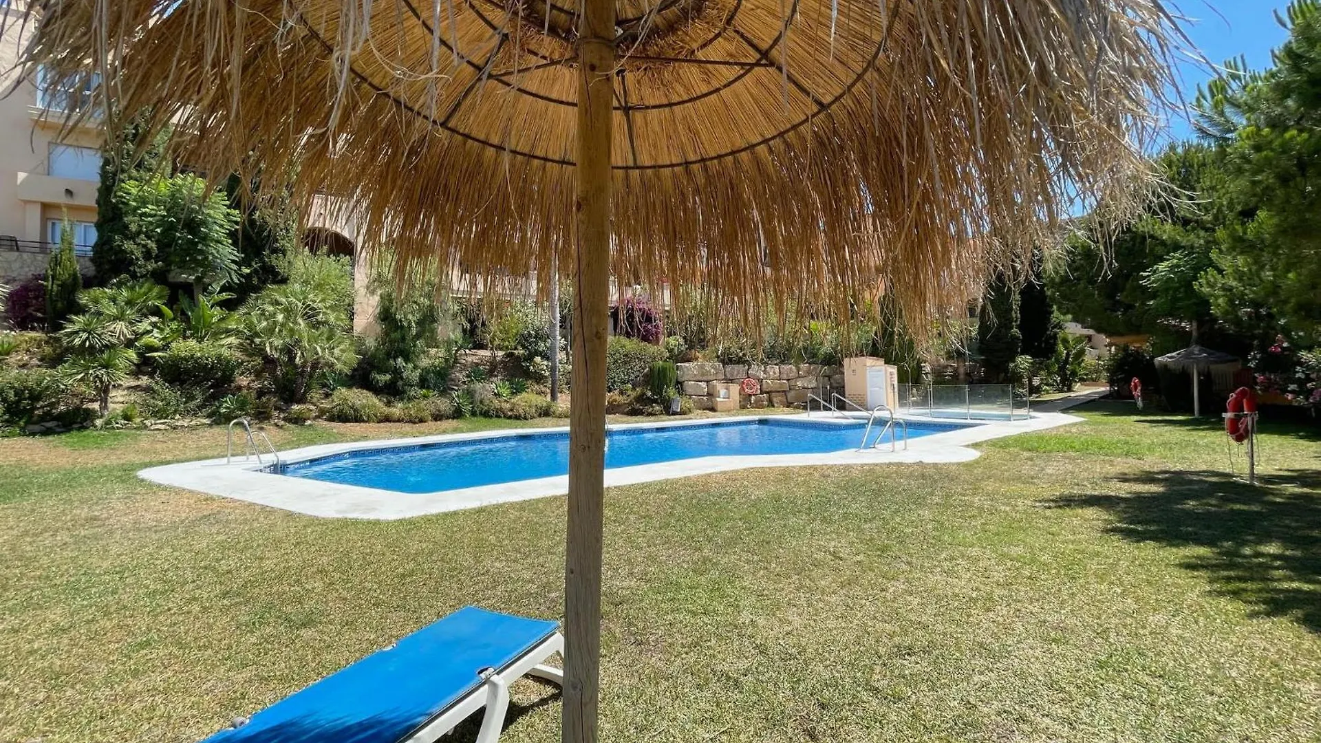 Apartamento 3 Bedroom, Top Floor With Fantastic Terrace And Pools Sitio de Calahonda
