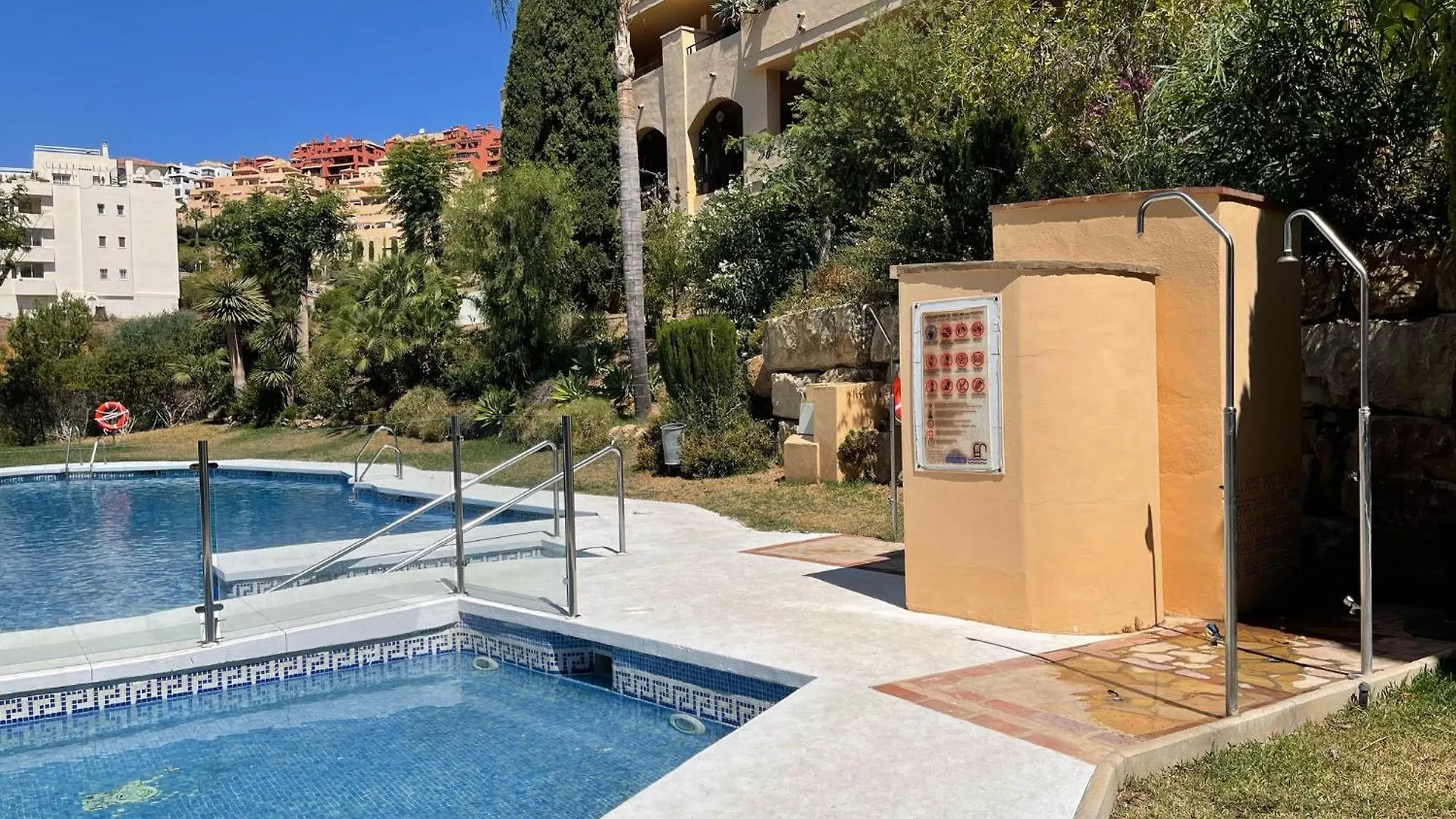 3 Bedroom, Top Floor With Fantastic Terrace And Pools Sitio de Calahonda 0*,  España