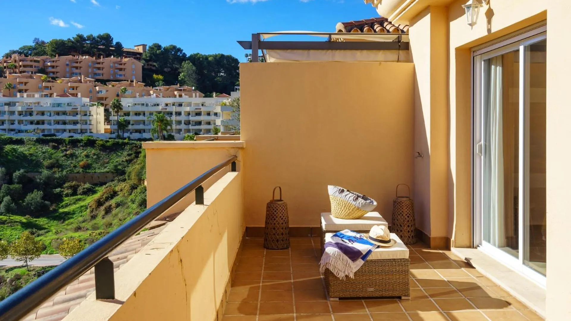 Apartamento 3 Bedroom, Top Floor With Fantastic Terrace And Pools Sitio de Calahonda España
