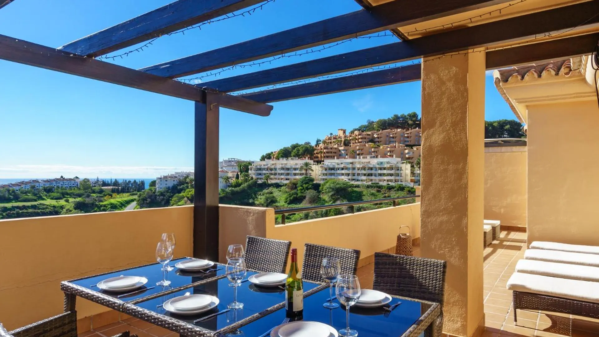 3 Bedroom, Top Floor With Fantastic Terrace And Pools location