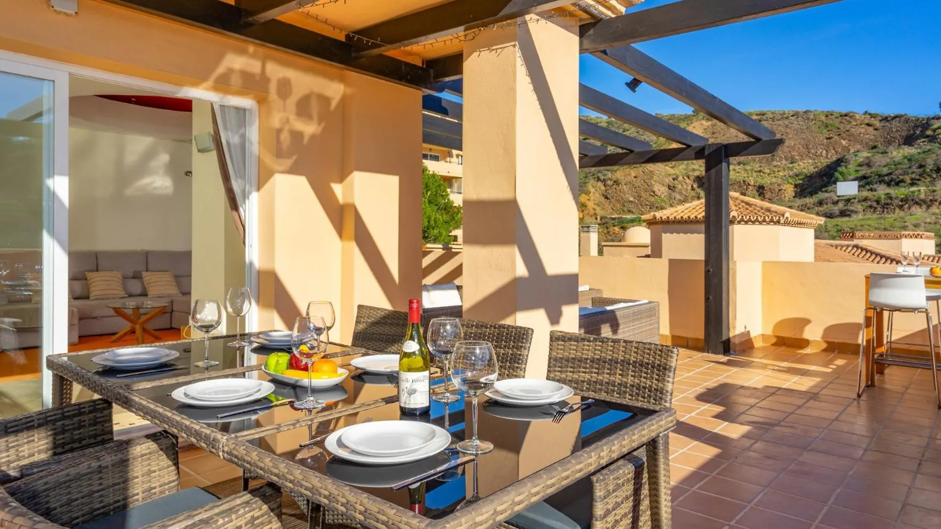 3 Bedroom, Top Floor With Fantastic Terrace And Pools Sitio de Calahonda Espanha