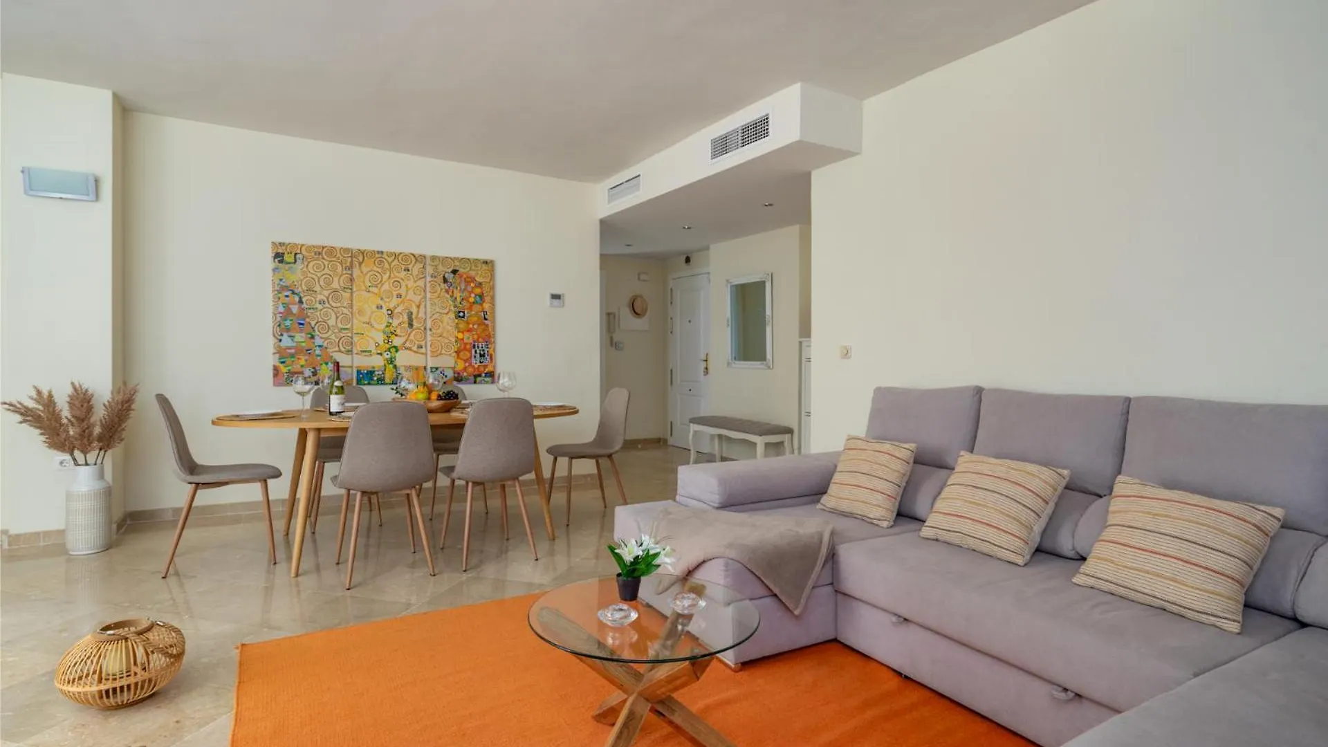 Apartamento 3 Bedroom, Top Floor With Fantastic Terrace And Pools Sitio de Calahonda