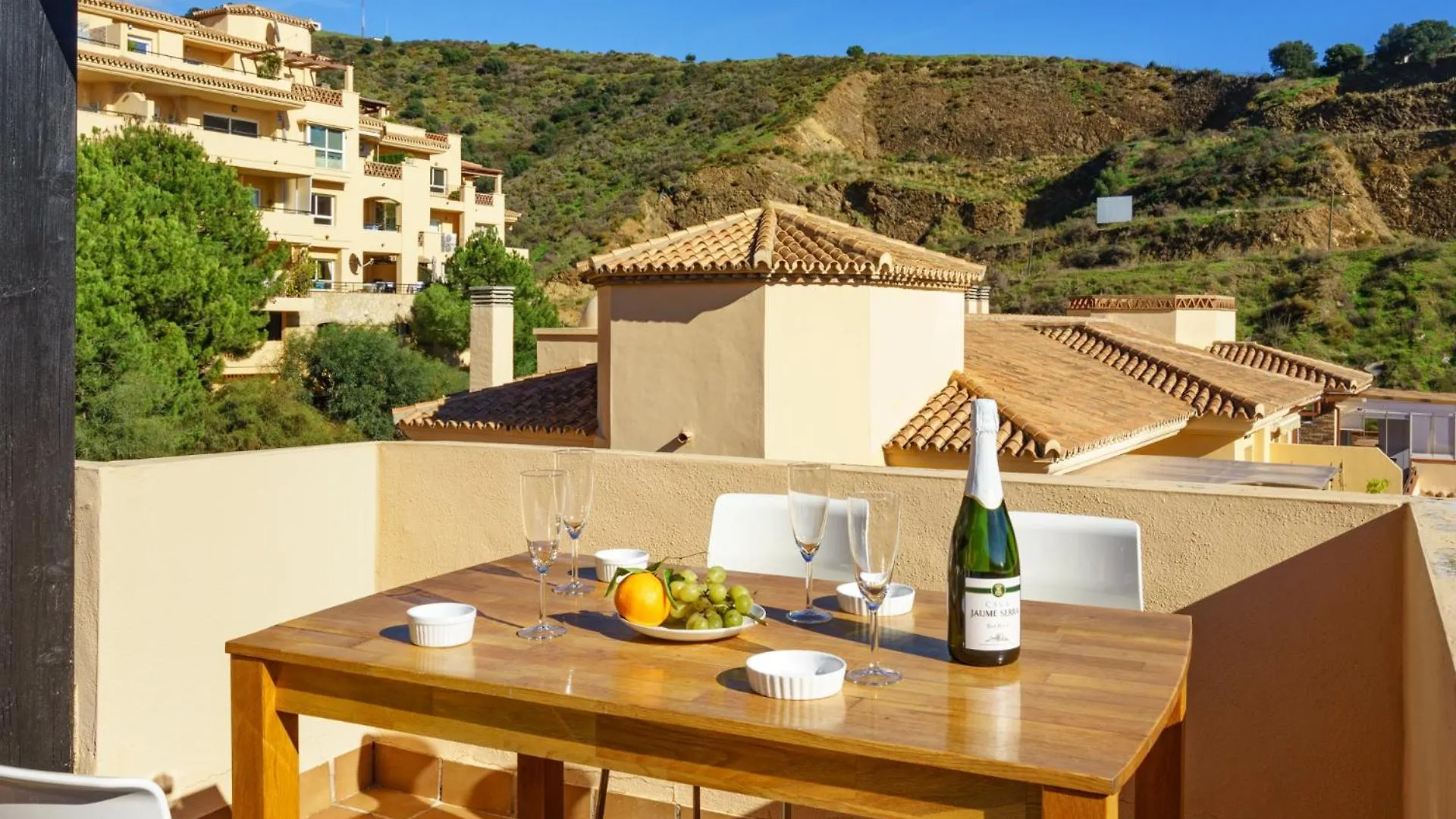 3 Bedroom, Top Floor With Fantastic Terrace And Pools Sitio de Calahonda España