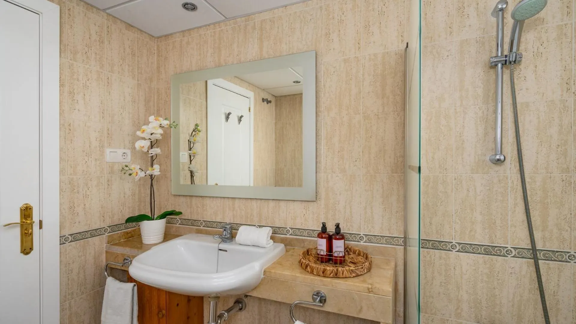 3 Bedroom, Top Floor With Fantastic Terrace And Pools Sitio de Calahonda Apartamento