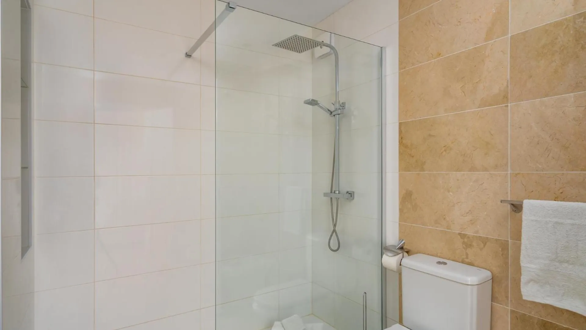 3 Bedroom, Top Floor With Fantastic Terrace And Pools Sitio de Calahonda Espanha