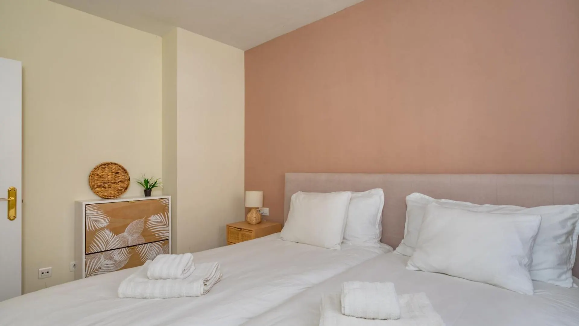 3 Bedroom, Top Floor With Fantastic Terrace And Pools Sitio de Calahonda Apartamento